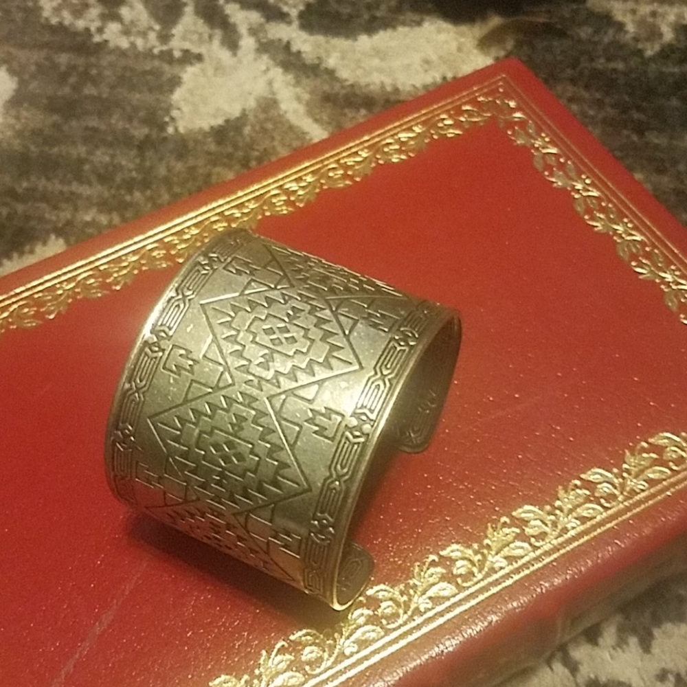 Beautiful metal silver cuff bangle
